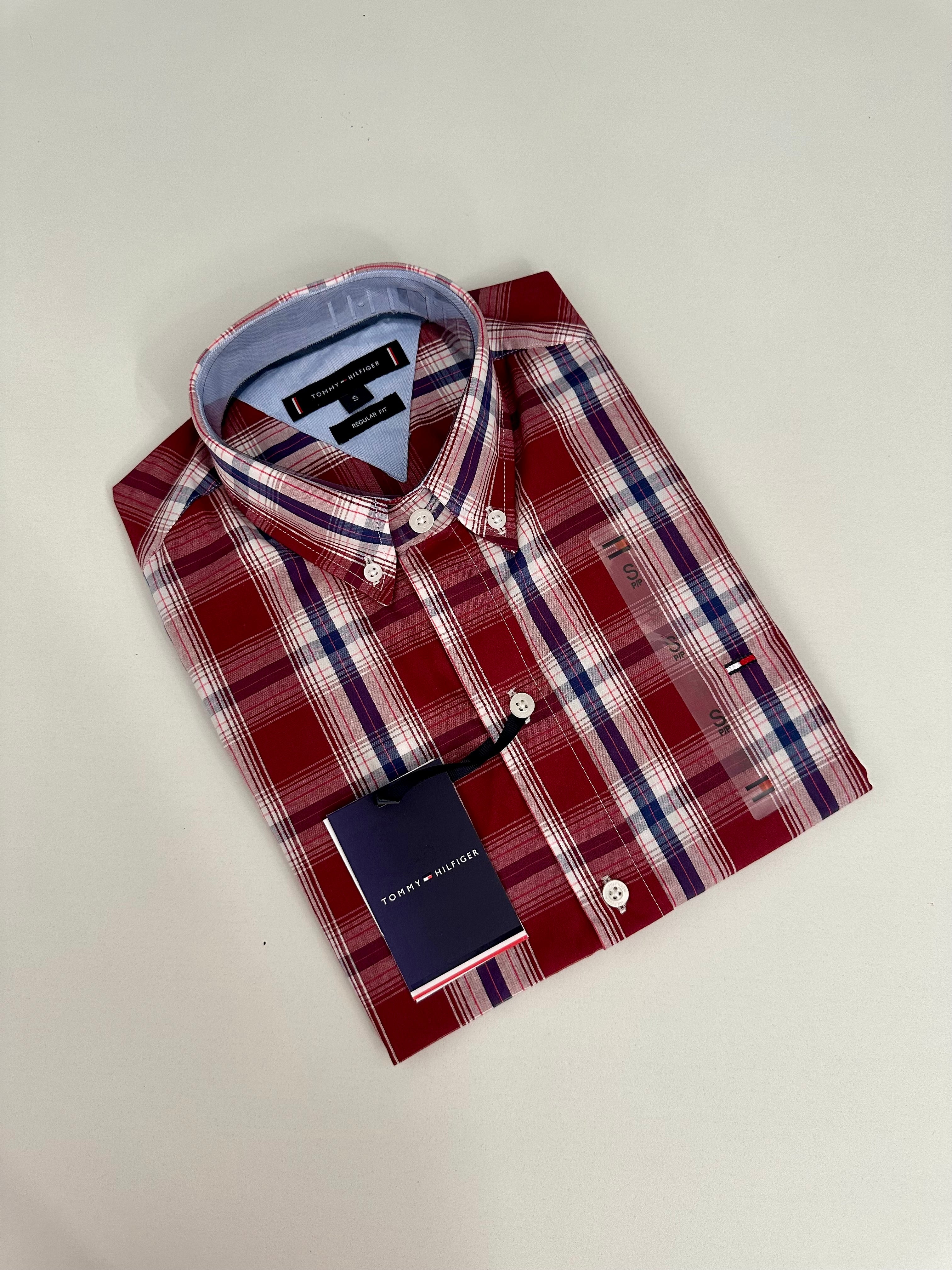 CAMISA TOMMY HILFIGER REGULAR FIT MANGA CURTA - XADREZ VERMELHO COM AZUL