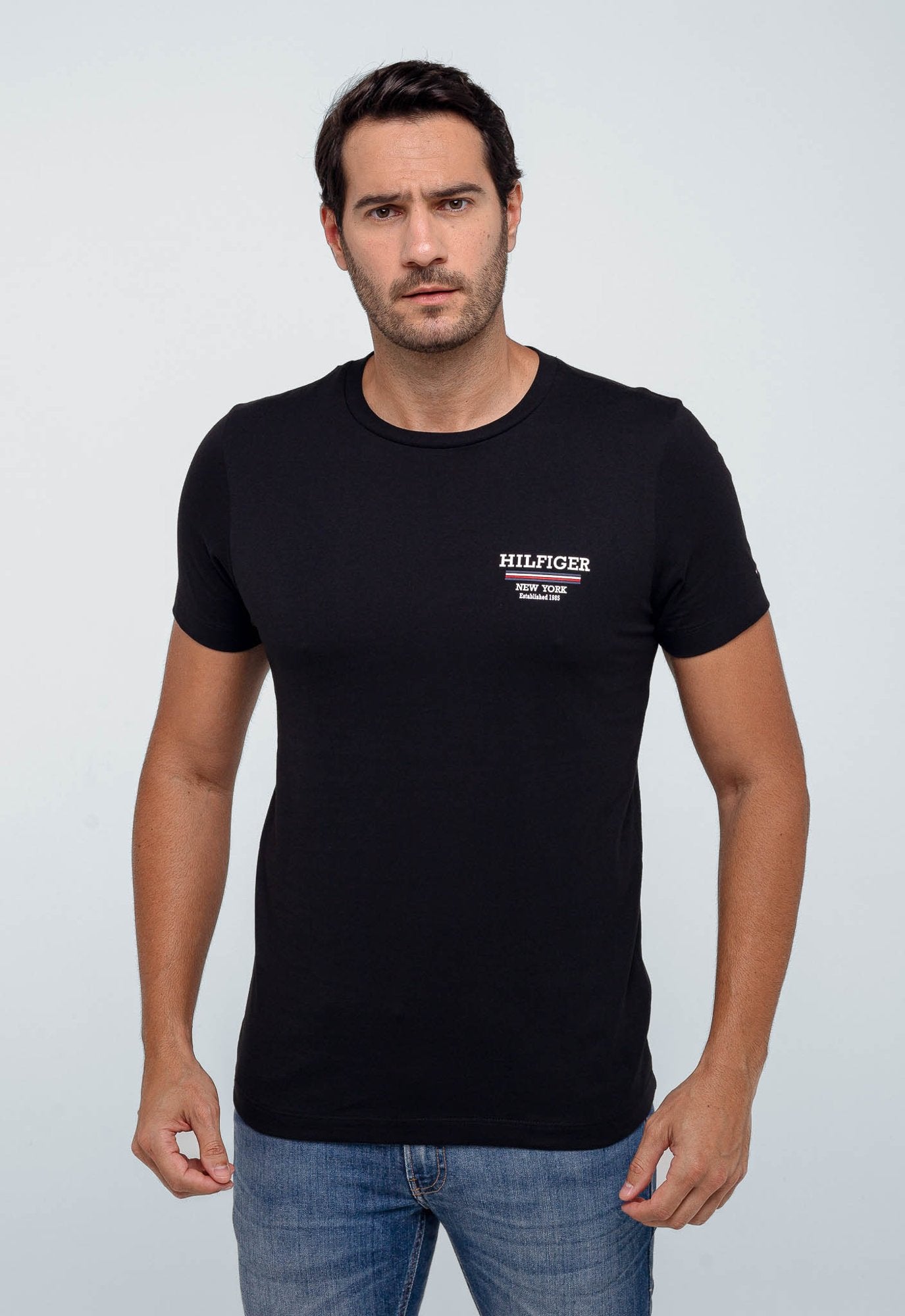 CAMISETA TOMMY HILFIGER LOGO PEITO NEW YORK - PRETO