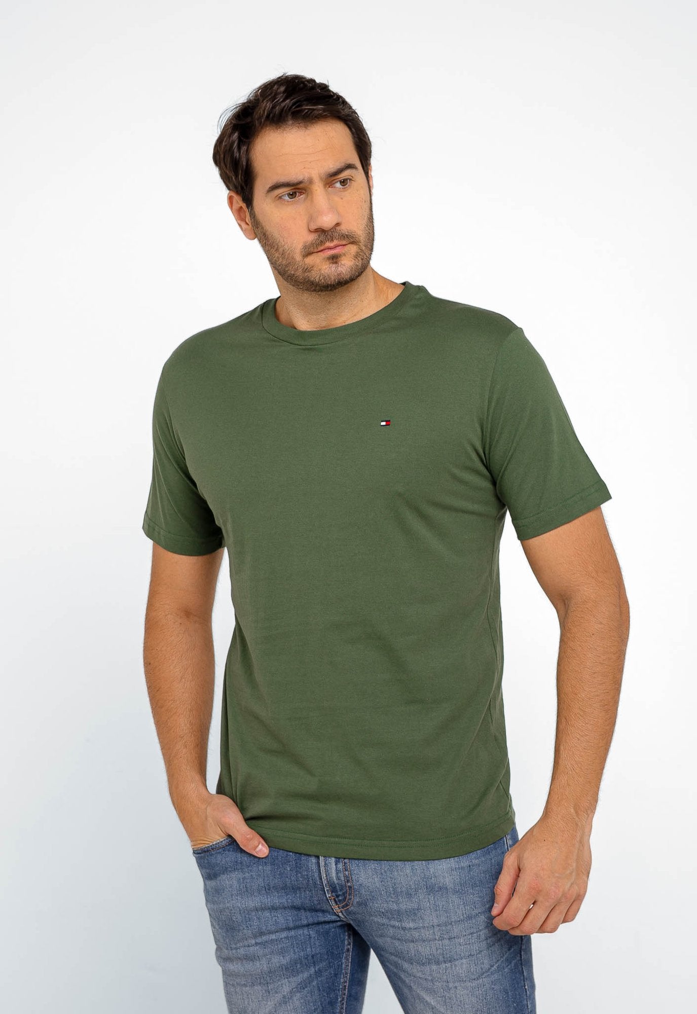 CAMISETA TOMMY HILFIGER BÁSICA - VERDE MILITAR