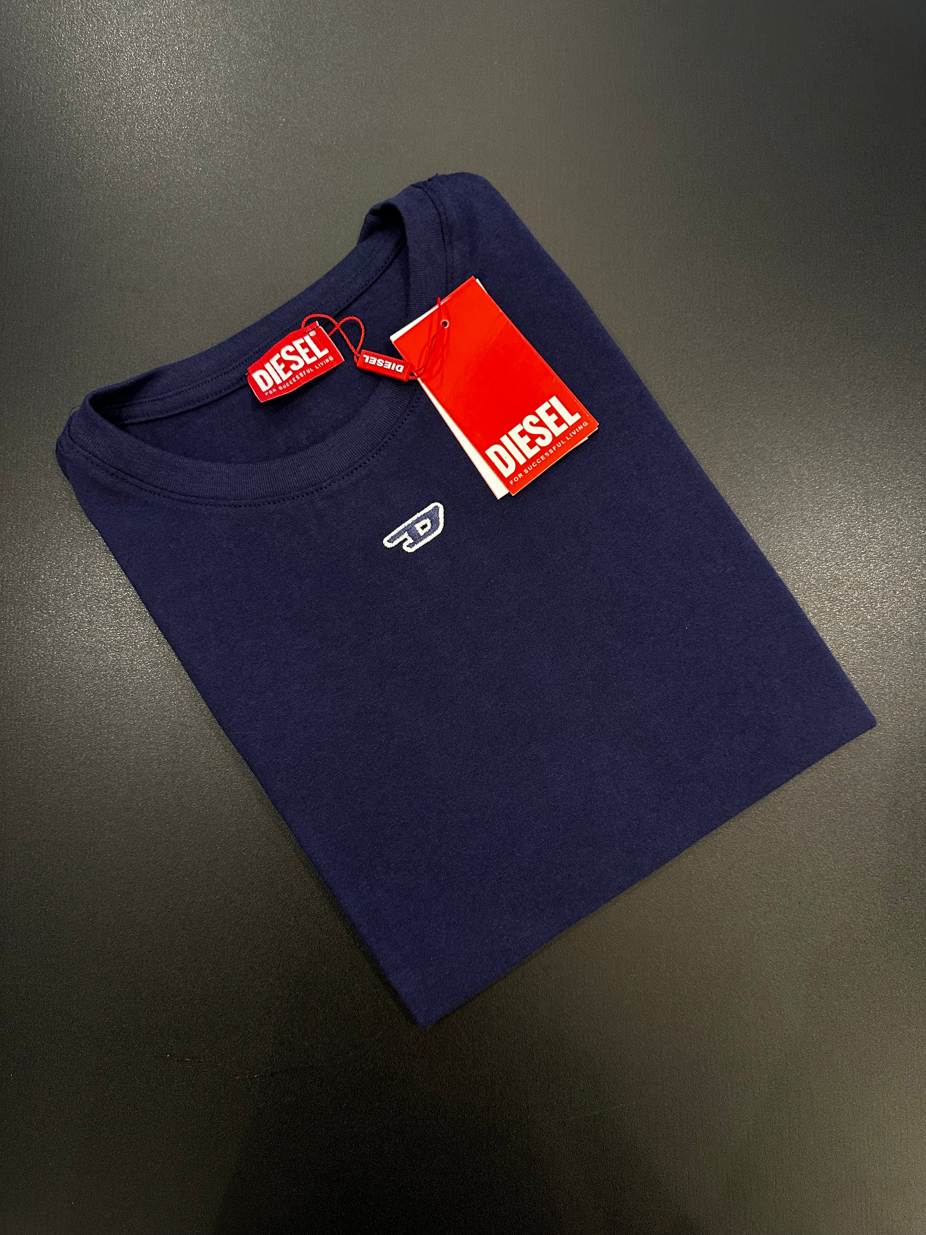 CAMISETA DIESEL LOGO MEIO PEITO - AZUL MARINHO