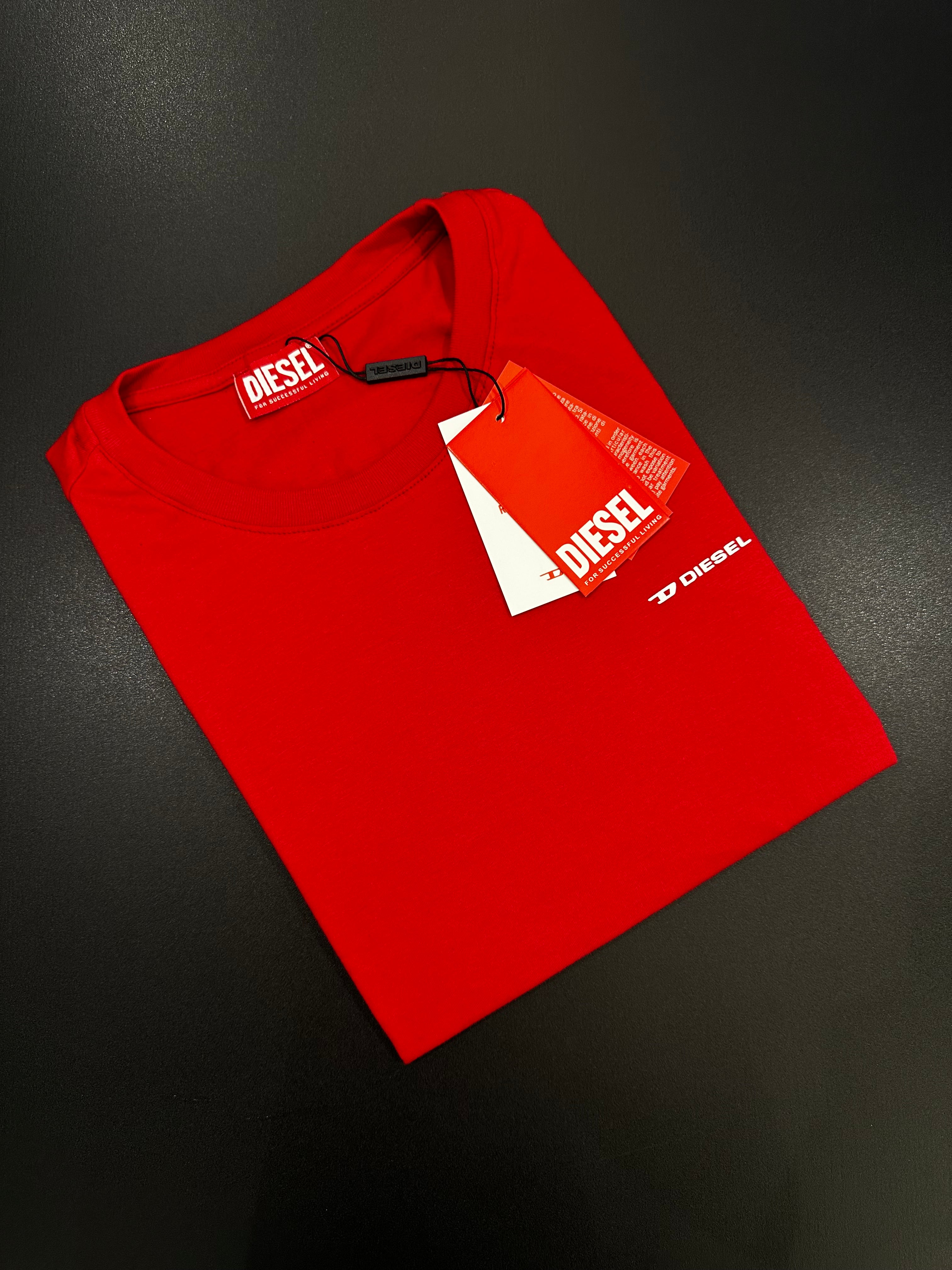 CAMISETA DIESEL LOGO PEITO - VERMELHA